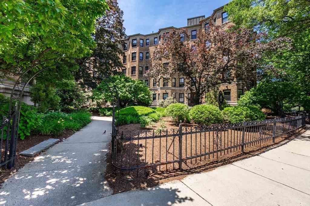 Condo For Rent - 118 Riverway #22<br/> Boston, MA 02215
