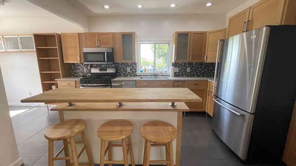 Apartment For Rent - 16 Gould Ave #2<br/> Malden, MA 02148
