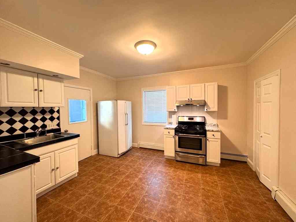 Apartment For Rent - 38 Hunting St #1<br/> Cambridge, MA 02141