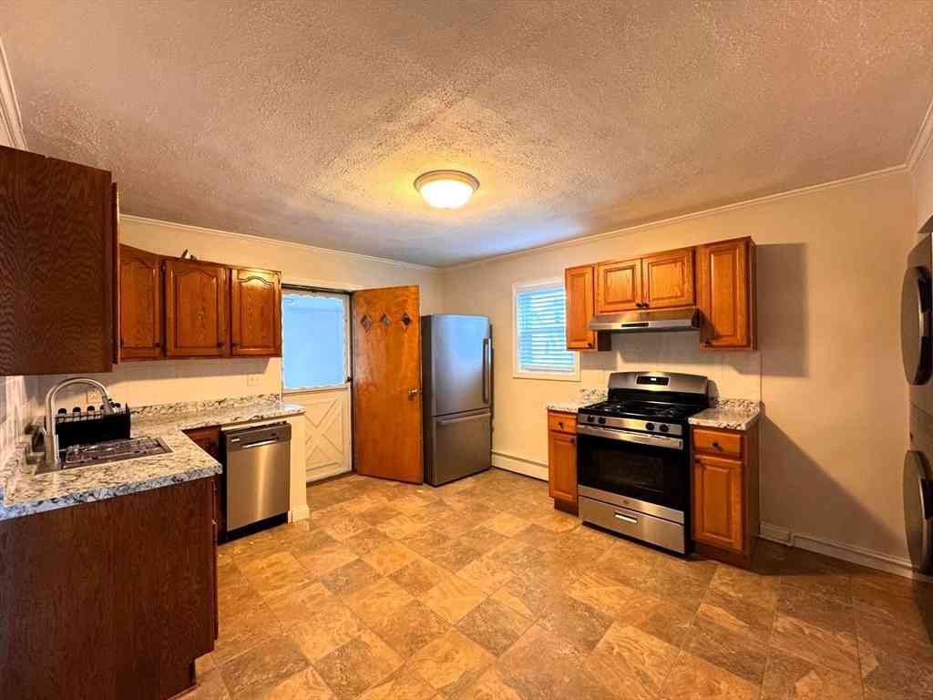 Apartment For Rent - 38 Hunting St #2<br/> Cambridge, MA 02141