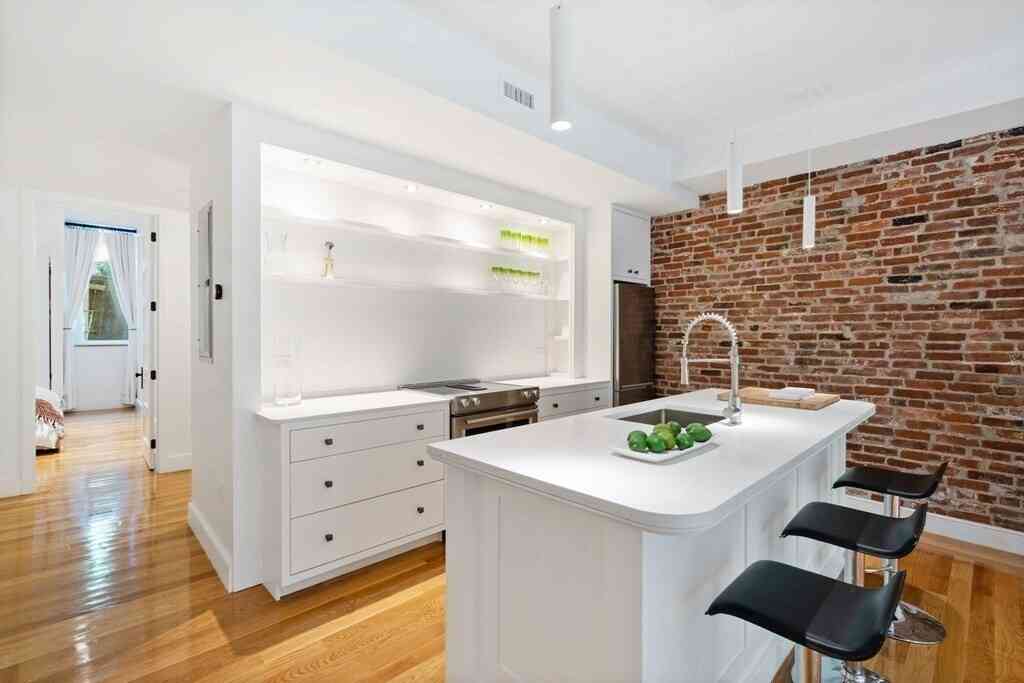 Apartment For Rent - 15 Regent Circle #1<br/> Norfolk County, Brookline, MA 02445