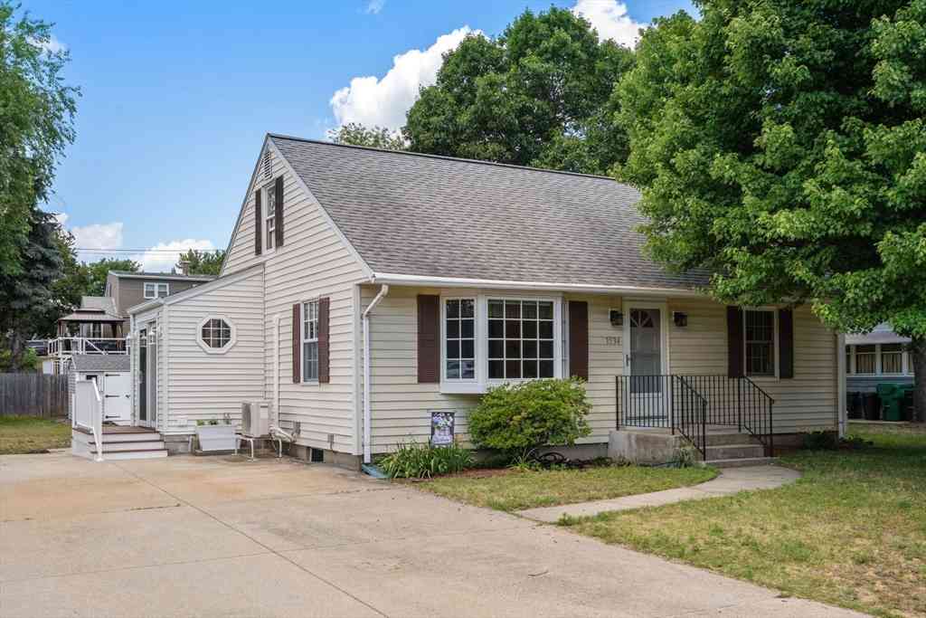 Homes For Sale - 1534 Donohue Rd<br/> Chicopee, MA 01020
