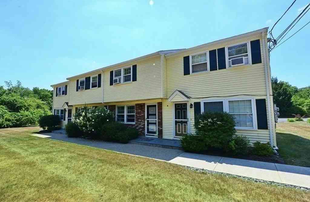 Condo For Rent - 4 George St #3<br/> Norfolk County, Plainville, MA 02762