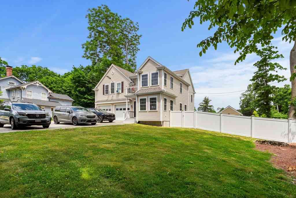 Homes For Sale - 196 Commonwealth Ave<br/> North Attleboro, MA 02763