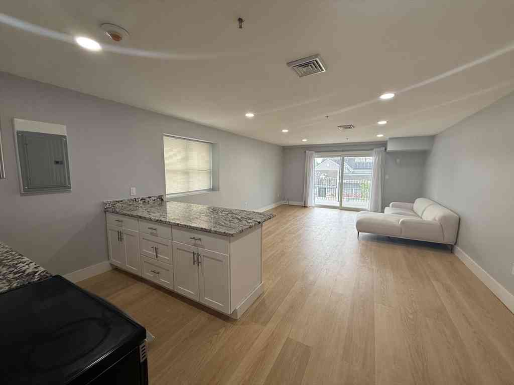 Apartment For Rent - 220 Broadway #4<br/> Revere, MA 02151