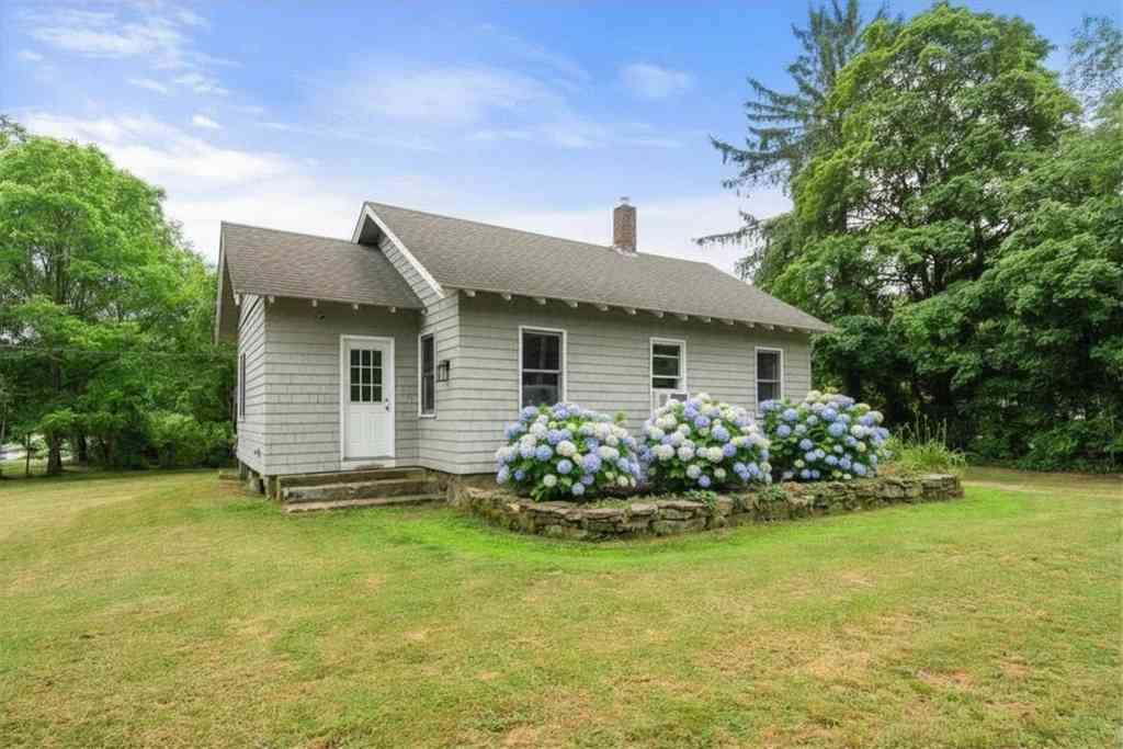 Homes For Sale - 64 Parker Rd<br/> Worcester County, Lancaster, MA 01523