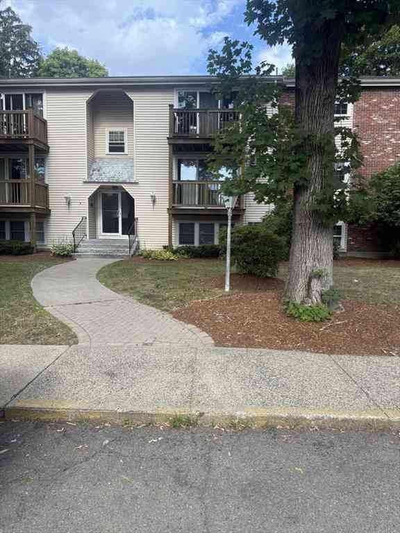 Apartment For Rent - 387 Adams Street #8<br/> Plymouth County, Abington, MA 02351