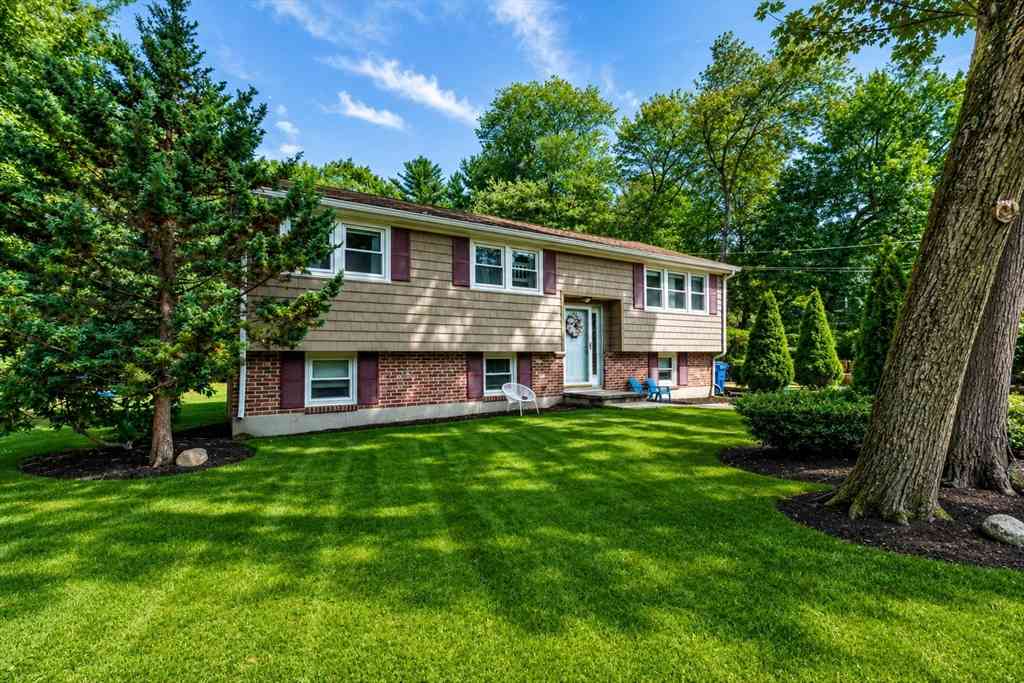 Homes For Sale - 8 Governor Fuller Rd<br/> Billerica, MA 01821