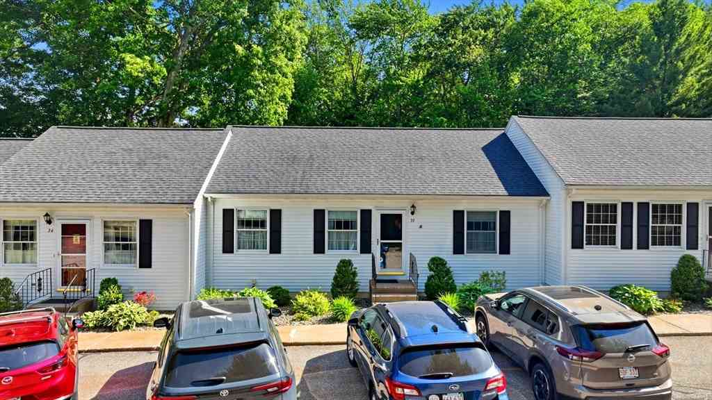Condo For Sale - 33 Rosewood #33<br/> Hampden County, Southwick, MA 01077