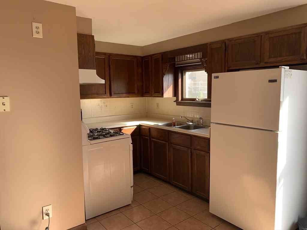 Apartment For Rent - 355 Field St. # 2<br/> Fall River, MA 02721