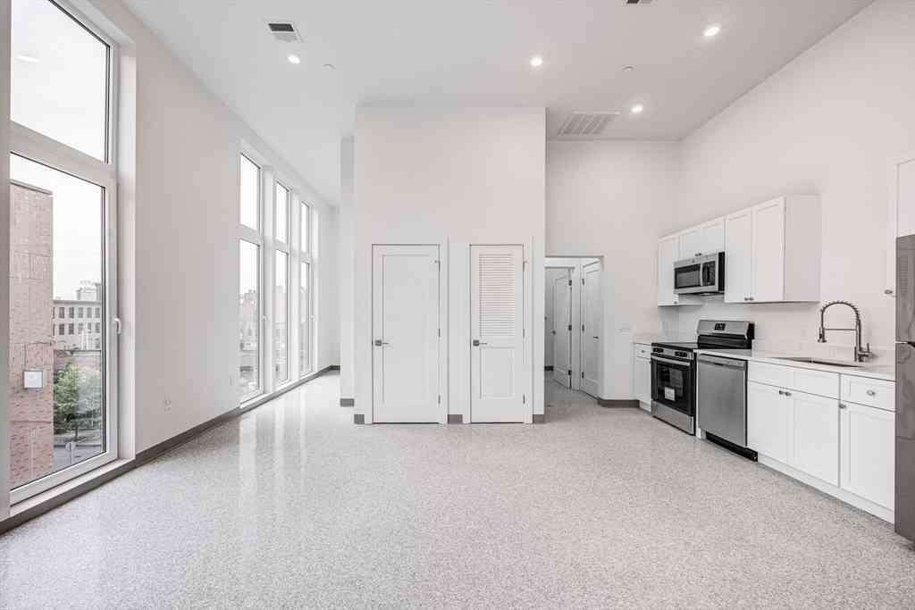 Apartment For Rent - 80 Middlesex St #104<br/> Middlesex County, Lowell, MA 01852