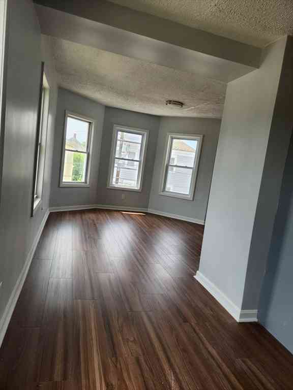 Apartment For Rent - 109 Phillips Ave #3<br/> Bristol County, New Bedford, MA 02746