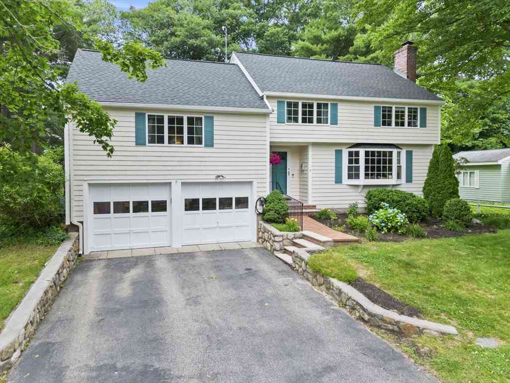 Homes For Sale - 7 Trickett Rd<br/> Lynnfield, MA 01940