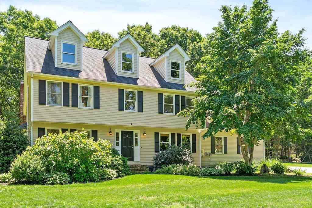 Homes For Sale - 21 Bridie Ln<br/> Norfolk, MA 02056