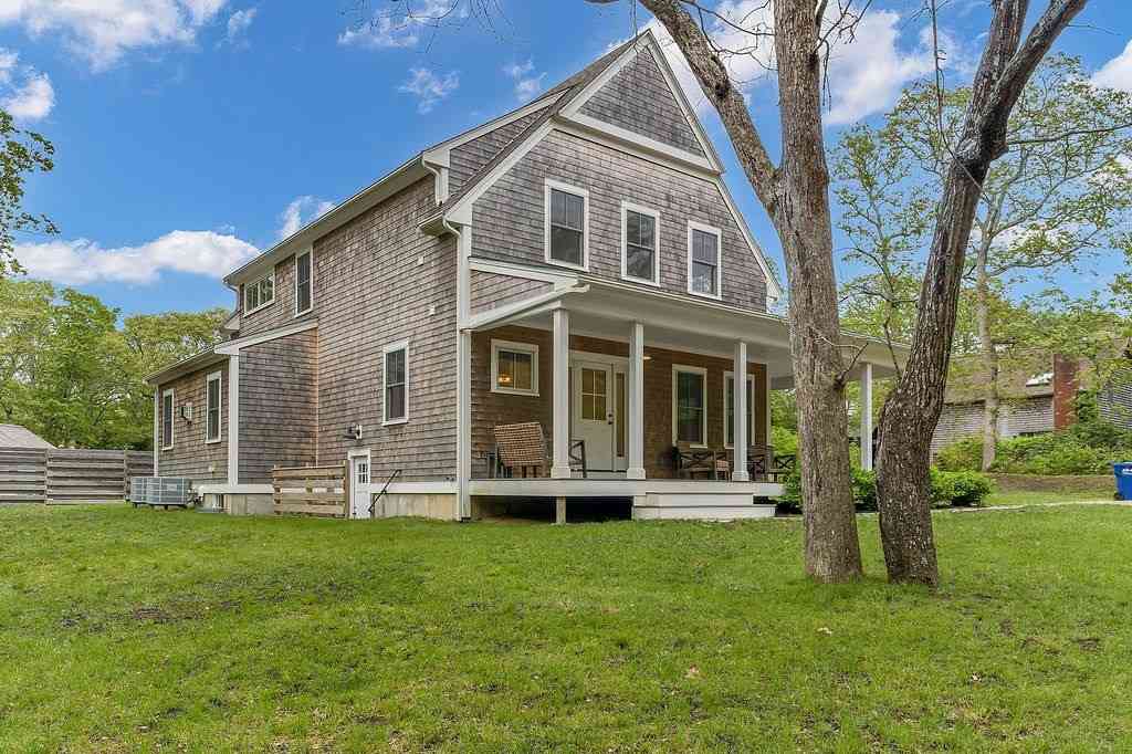 Homes For Sale - 28 Grovedale Road<br/> Oak Bluffs, MA 02568