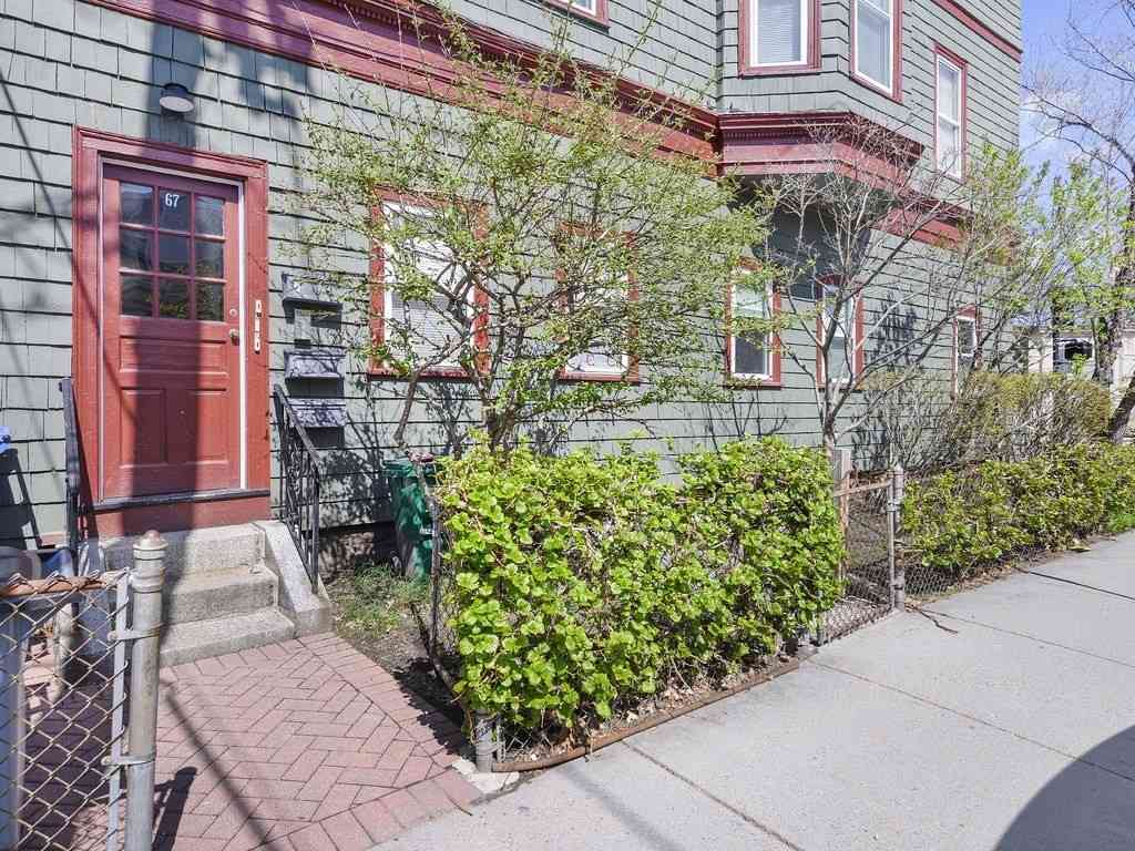 Condo For Rent - 67 - 69 Ellery St #4<br/> Middlesex County, Cambridge, MA 02138