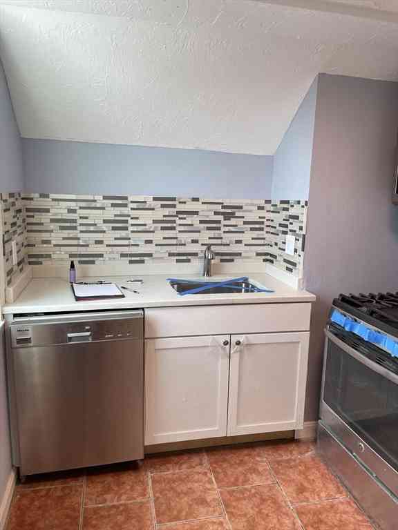 Apartment For Rent - 6 Windsor St #6<br/> Worcester, MA 01605