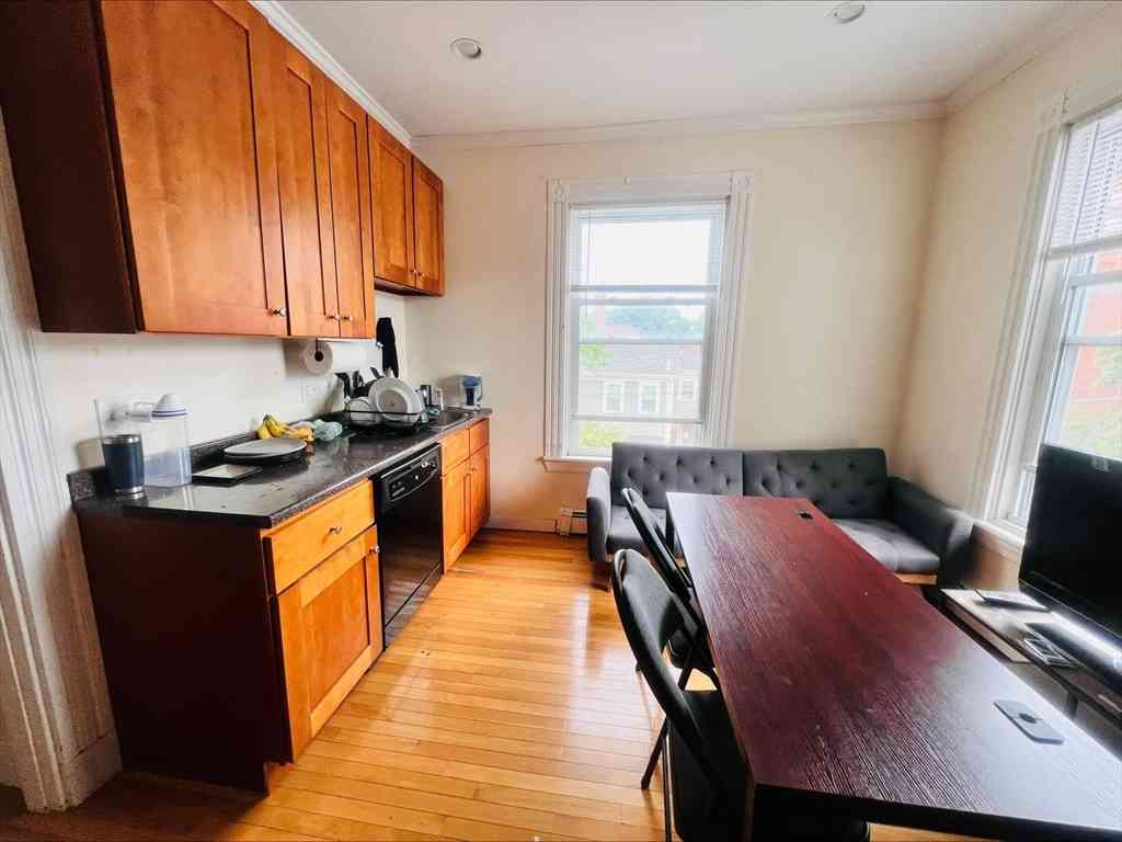 Condo For Rent - 181 Erie Street #6<br/> Cambridge, MA 02139