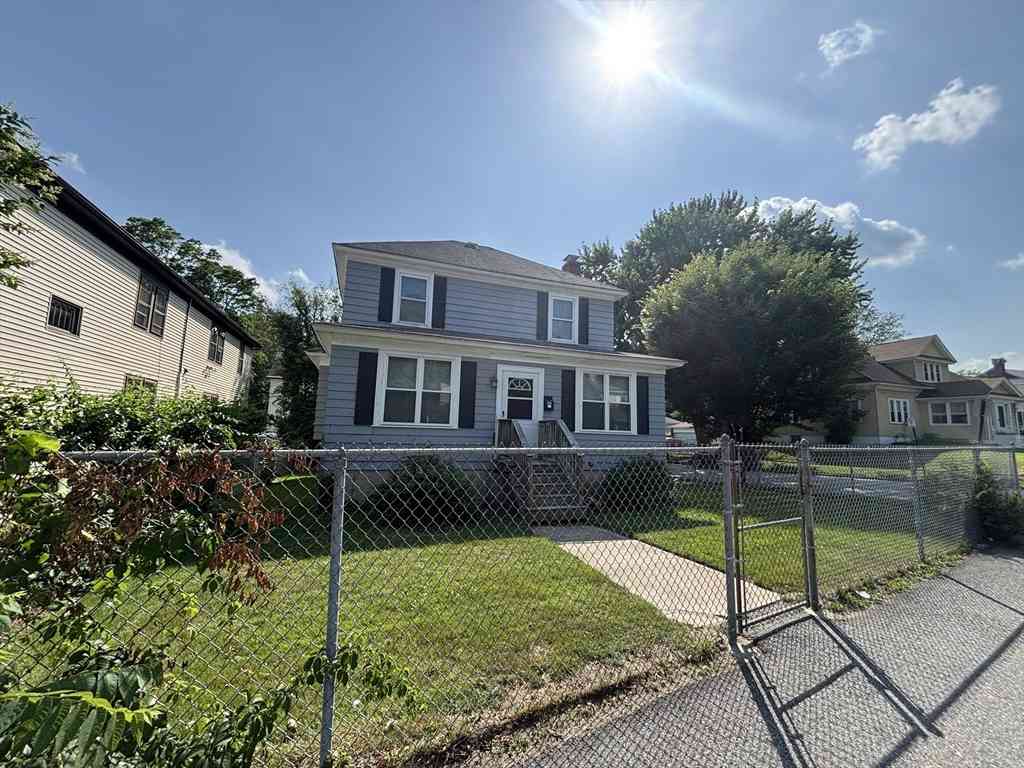 Homes For Rent - 466 Chandler St<br/> Worcester, MA 01602