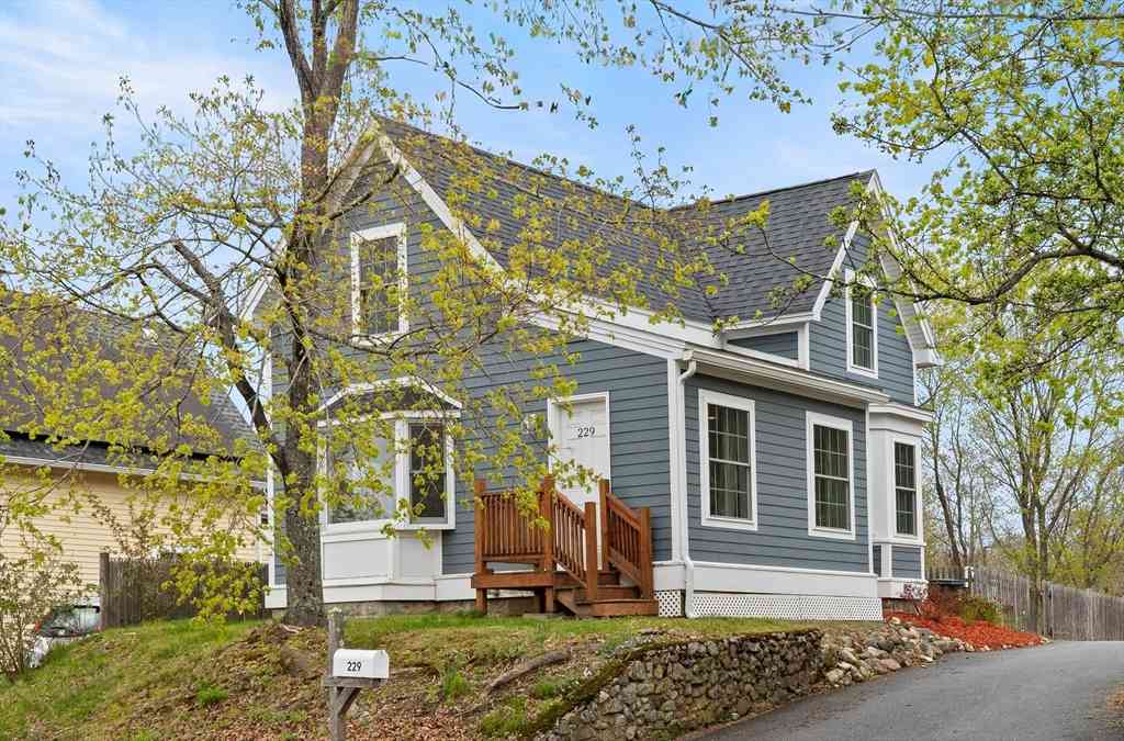 Homes For Sale - 229 Highland St<br/> Hamilton, MA 01982
