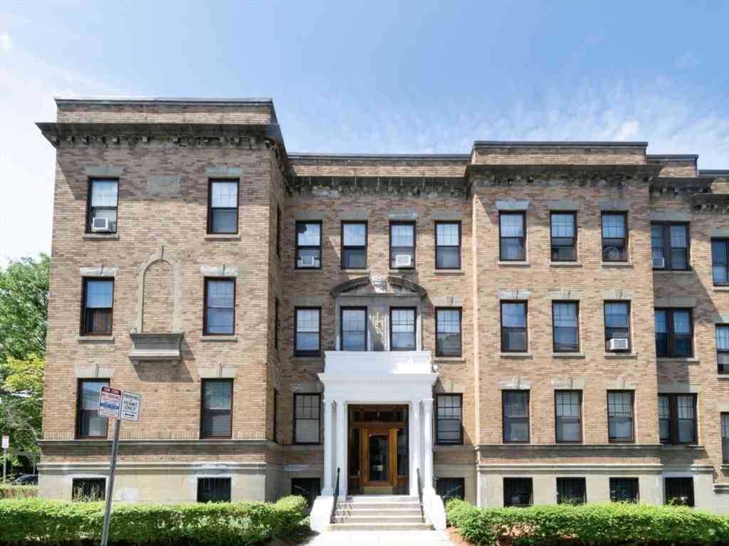 Condo For Rent - 1 Crawford St #2<br/> Middlesex County, Cambridge, MA 02139