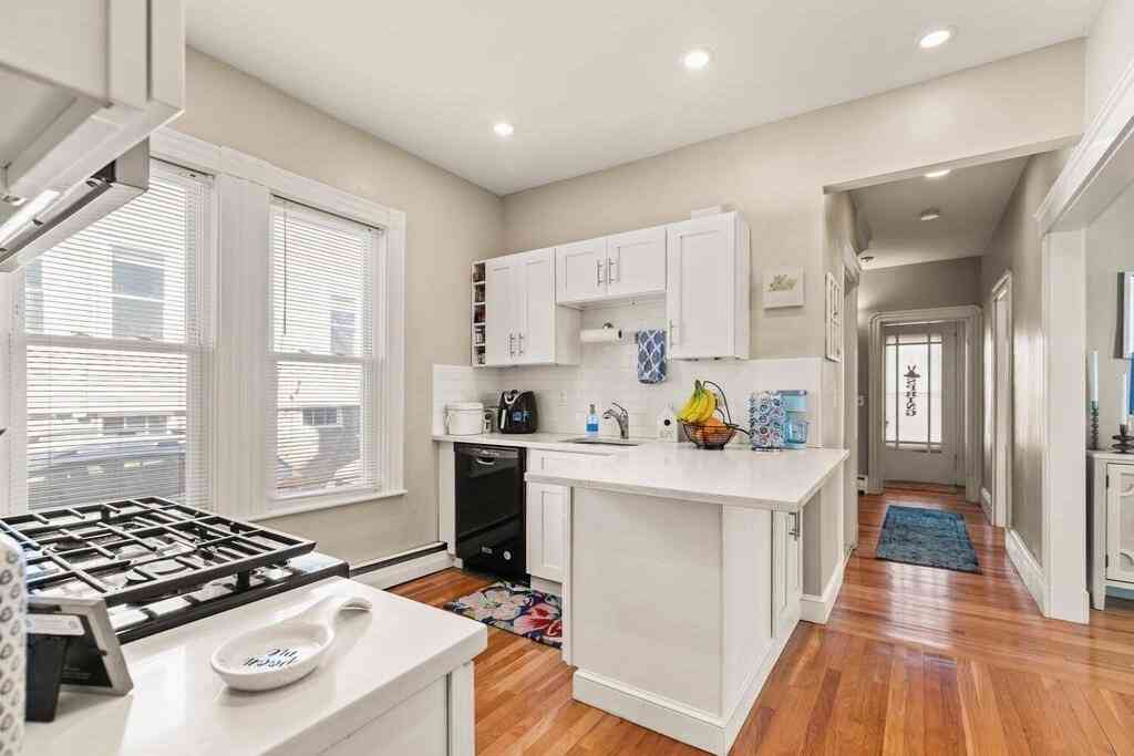 Apartment For Rent - 155 Spruce St. #1<br/> Middlesex County, Watertown, MA 02472