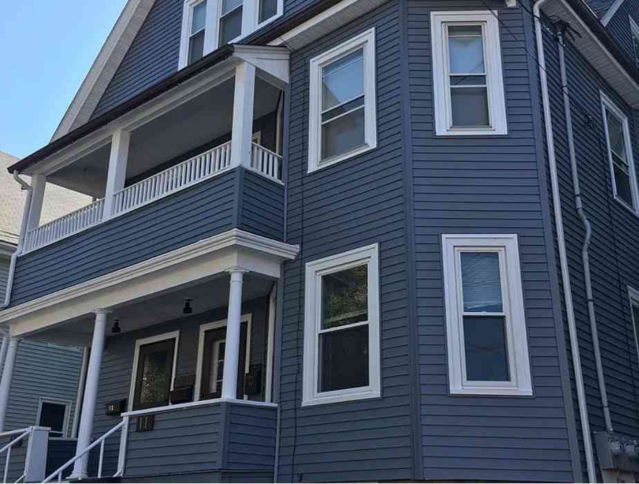 Apartment For Rent - 11 Wellingston Street #11<br/> Middlesex County, Waltham, MA 02451