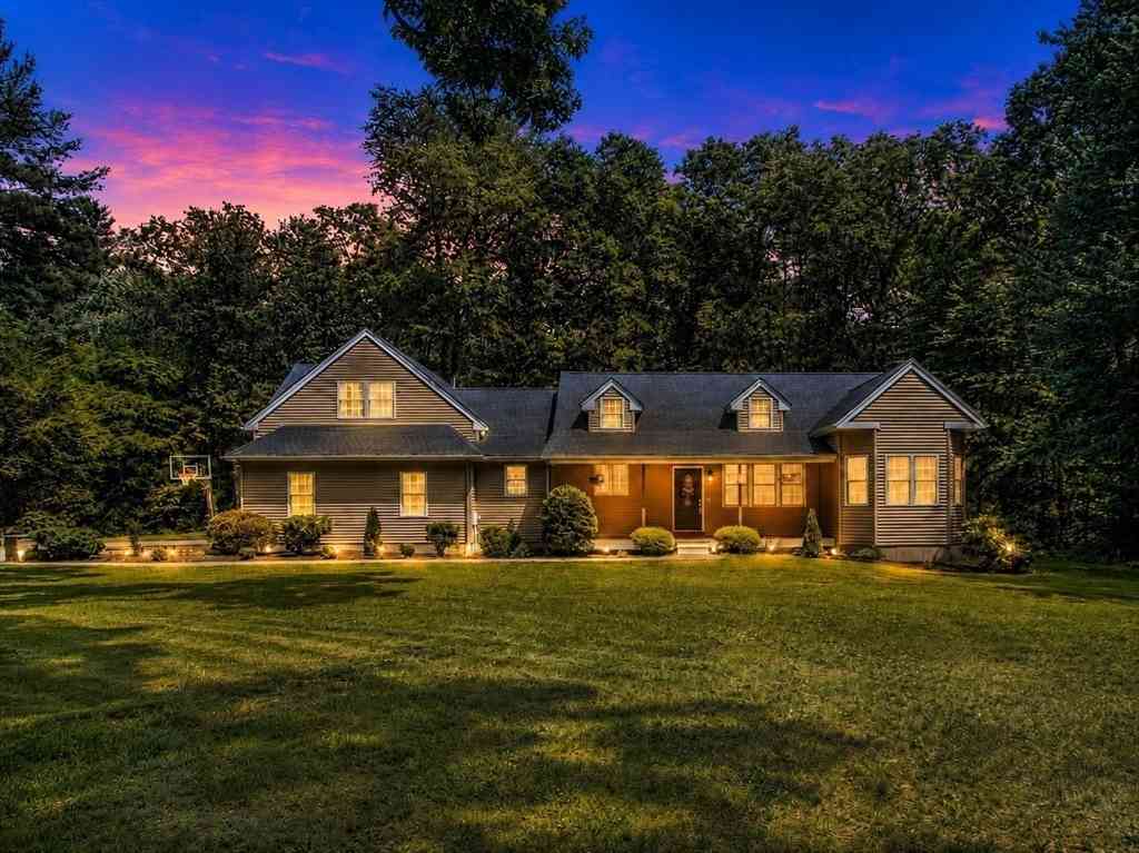 Homes For Sale - 47 E Baylies Rd<br/> Charlton, MA 01507
