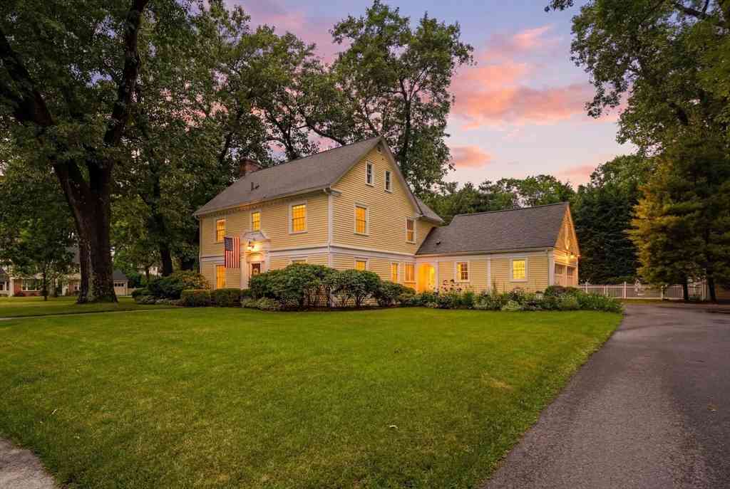 Homes For Sale - 164 Farmington Road<br/> Longmeadow, MA 01106