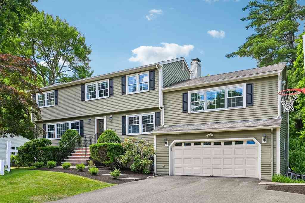 Homes For Sale - 6 Briarwood Dr<br/> Essex County, Danvers, MA 01923