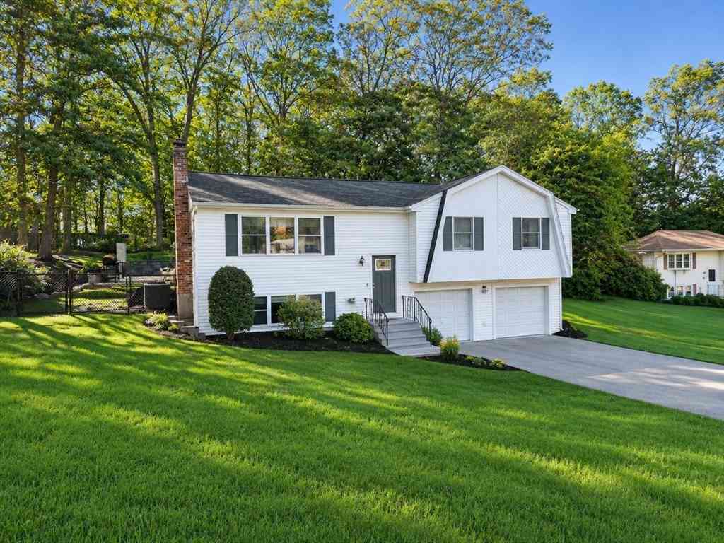 Homes For Sale - 10 Kosmas St<br/> Marlborough, MA 01752
