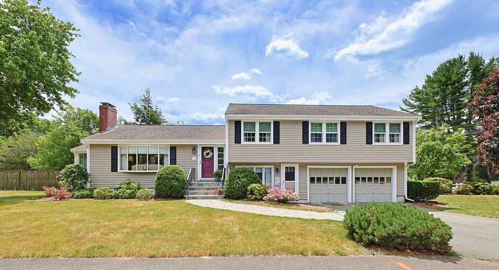 Homes For Sale - 3 Suffolk Dr<br/> Norwood, MA 02062