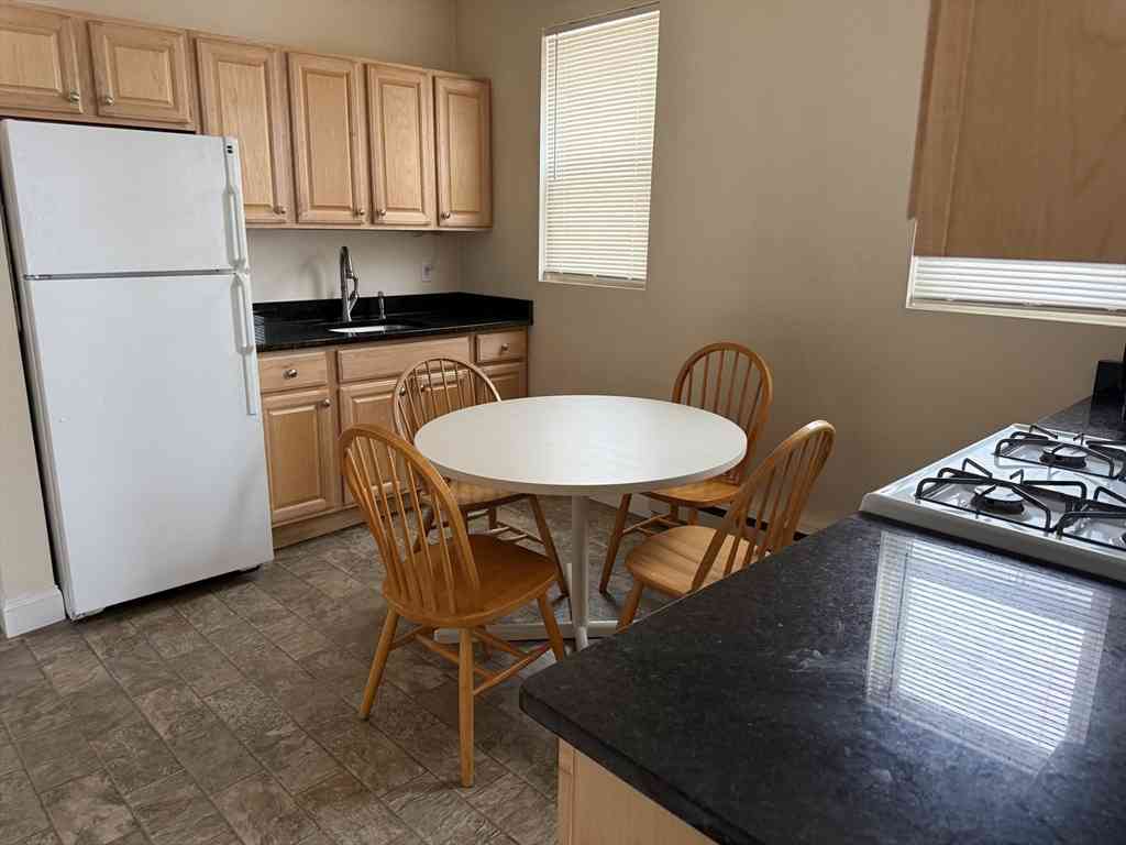 Apartment For Rent - 220 Middlesex Ave #4<br/> Medford, MA 02155