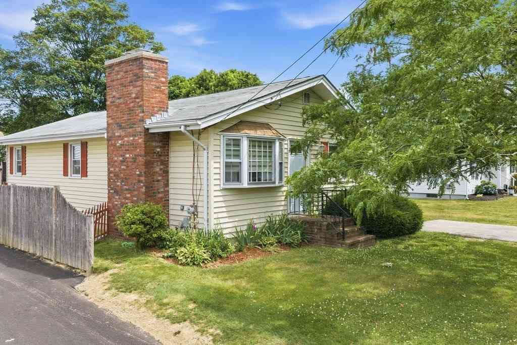 Homes For Sale - 117 Fales Rd<br/> Bristol, RI 02809