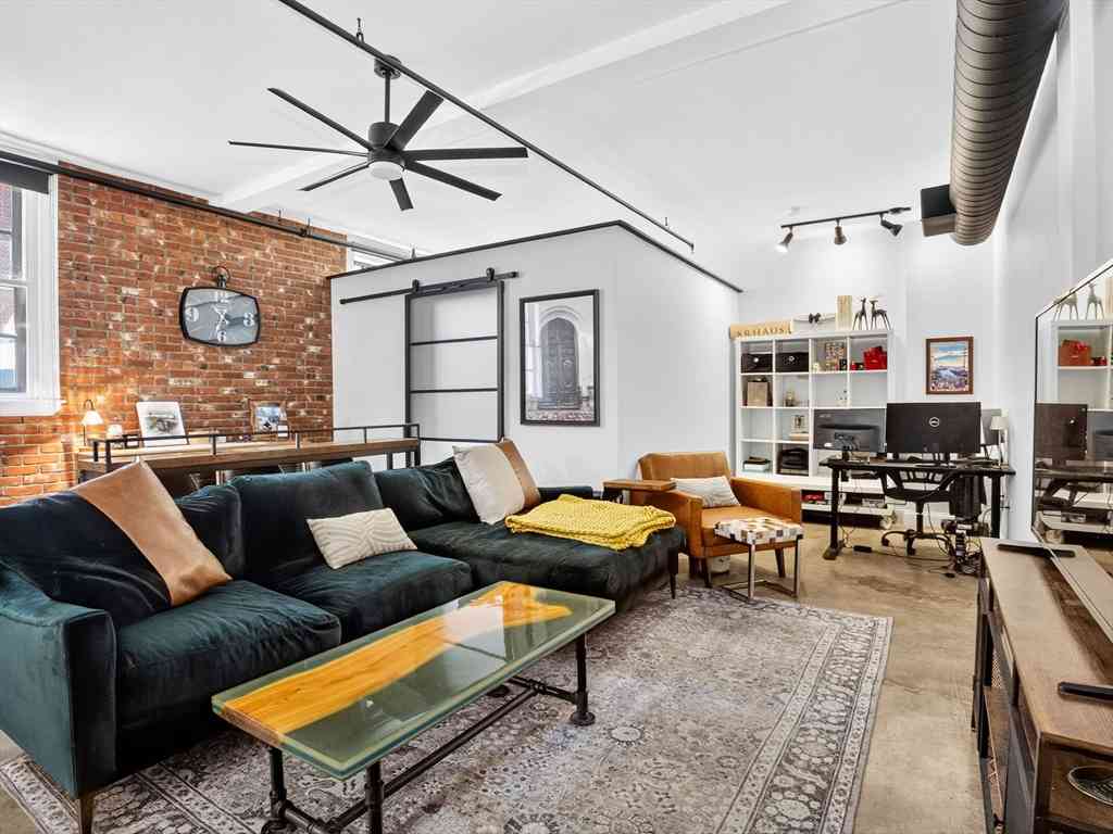 Condo For Sale - 7 Crombie St #4<br/> Salem, MA 01970
