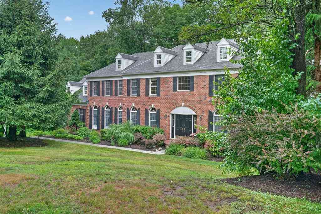 Homes For Sale - 1 Greenwood Rd<br/> Hopkinton, MA 01748