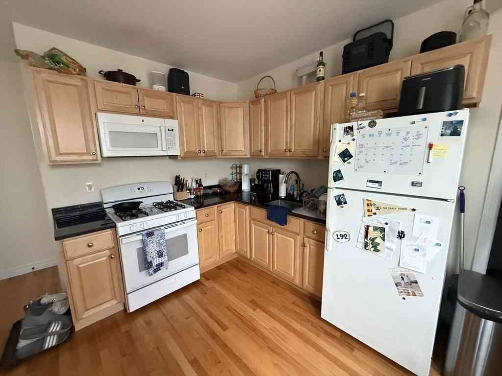 Apartment For Rent - 220 Middlesex Avenue #3<br/> Medford, MA 02155