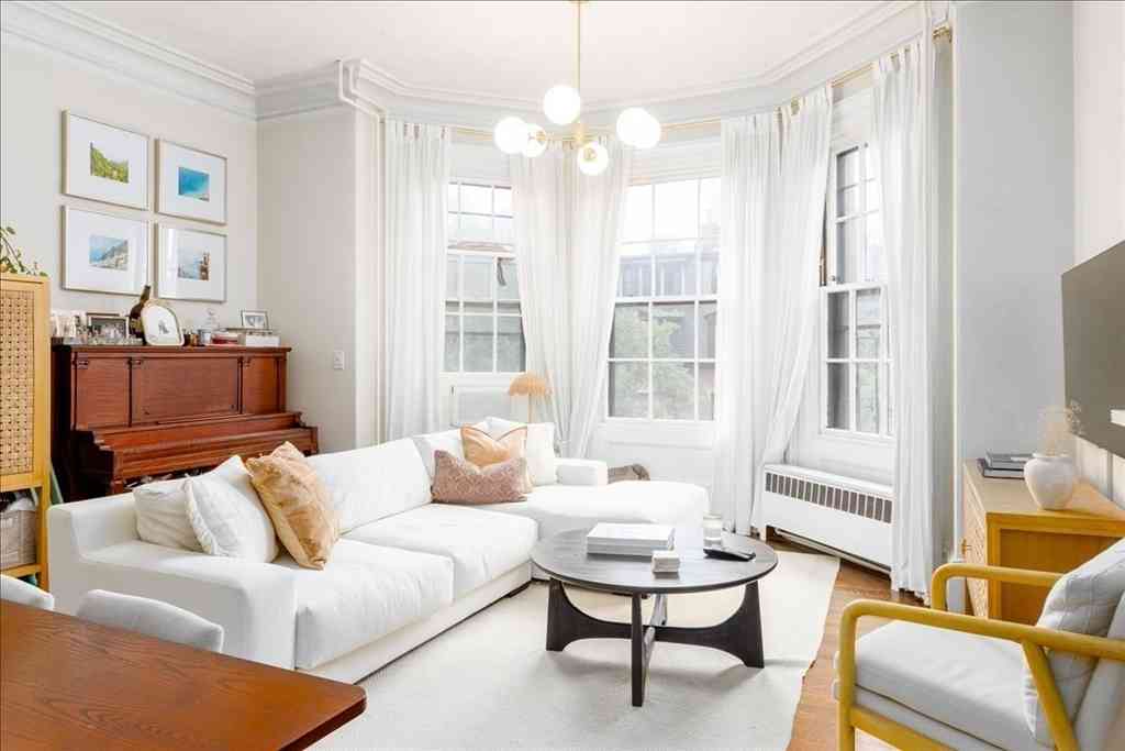 Condo For Sale - 133 Marlborough Street #7<br/> Boston, MA 02116