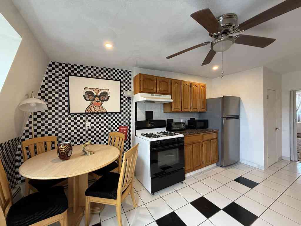Apartment For Rent - 125 London #3<br/> Boston, MA 02128