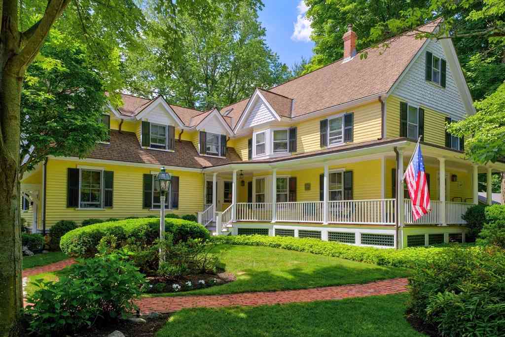 Homes For Sale - 319 Oakland St<br/> Wellesley, MA 02481
