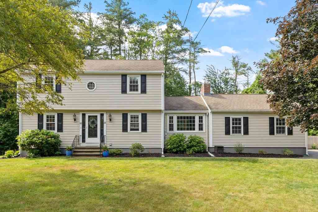Homes For Sale - 12 Crabapple Lane<br/> Chelmsford, MA 01824