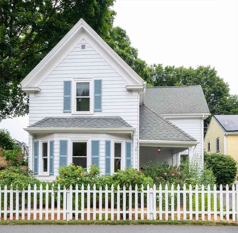Homes For Sale - 121 Linden St<br/> Hamilton, MA 01982