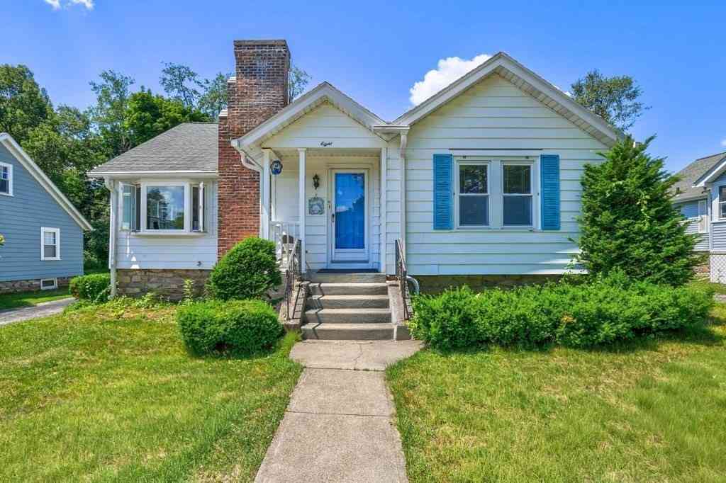 Homes For Sale - 8 Knowles Rd<br/> Worcester County, Worcester, MA 01602