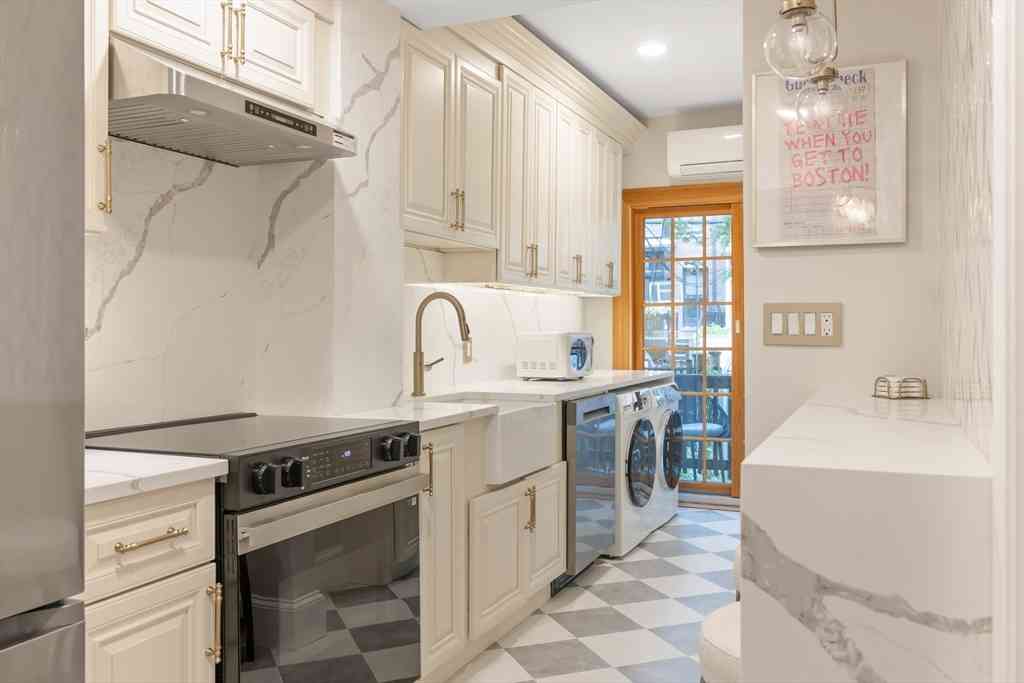 Condo For Rent - 15 Concord Square #A<br/> Boston, MA 02118