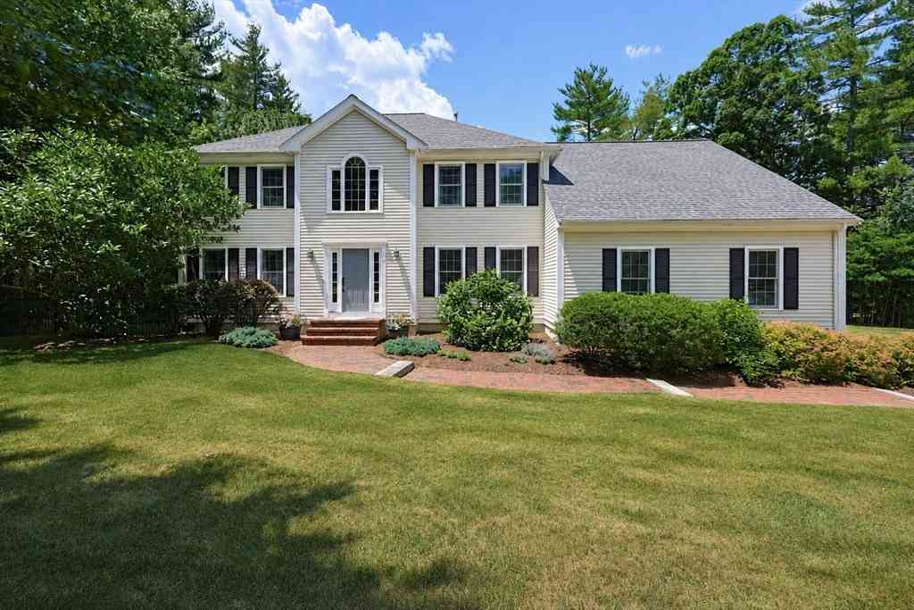 Homes For Sale - 15 Applewood Rd<br/> Norfolk, MA 02056