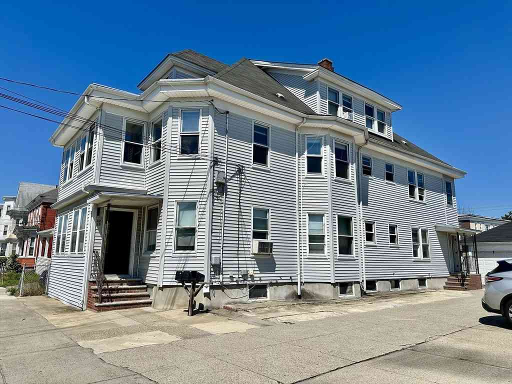 Apartment For Rent - 17 Bowdoin Street #1<br/> Lawrence, MA 01843