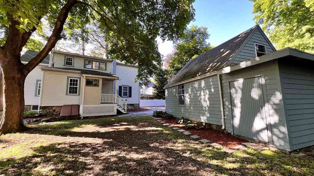 Homes For Sale - 6 Oakland Circle<br/> Wellesley, MA 02481
