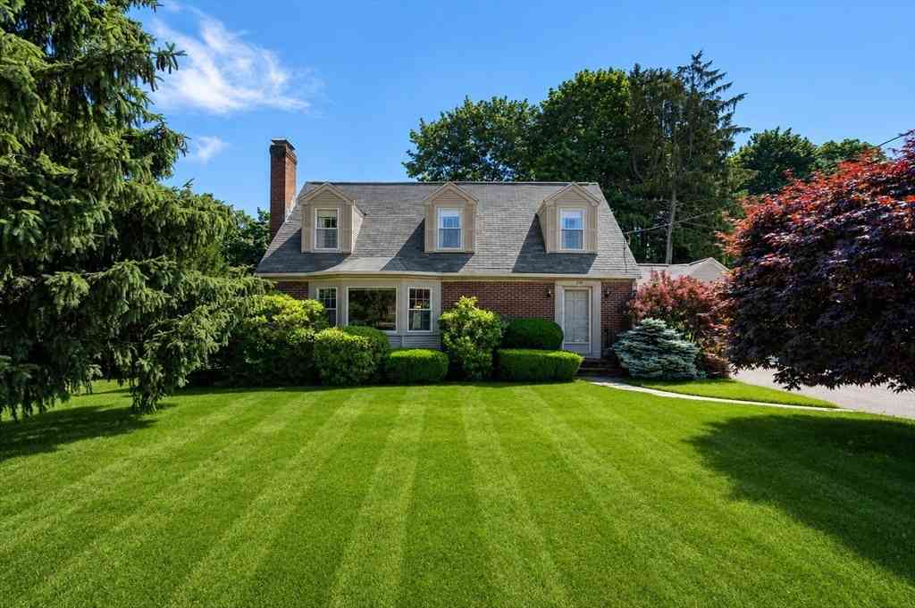 Homes For Sale - 278 Common St<br/> Walpole, MA 02081