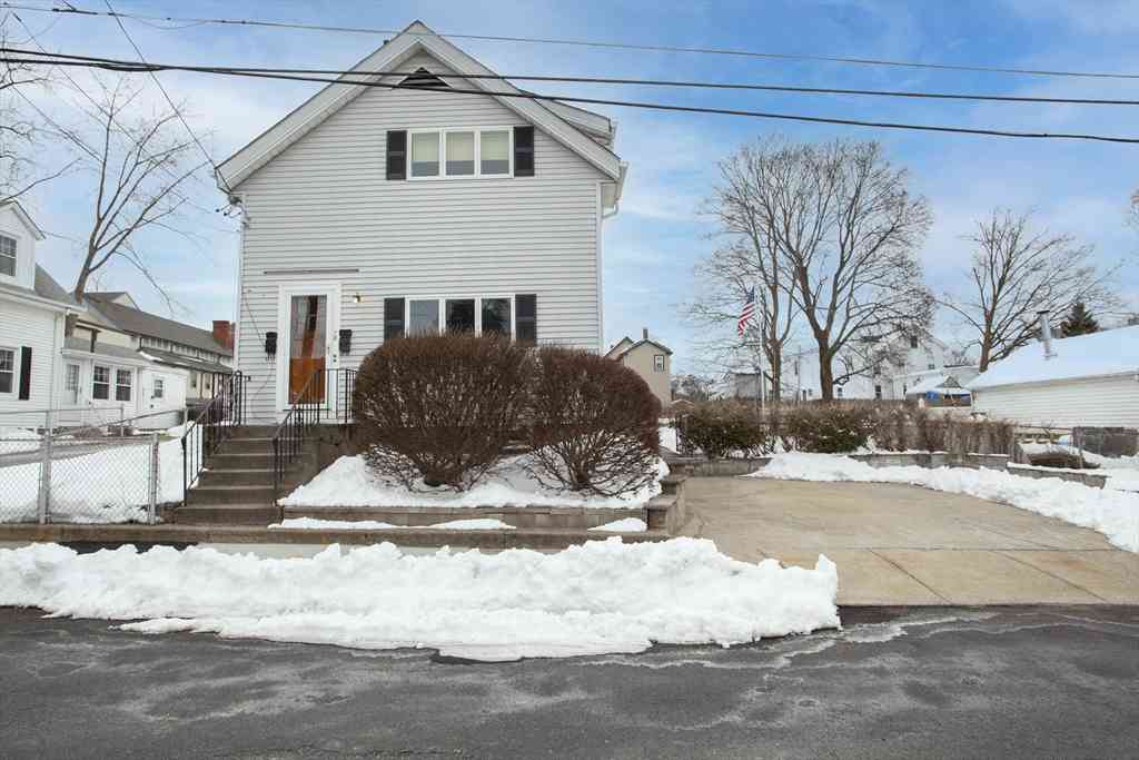 Apartment For Rent - 18 Cottage St. #2<br/> Middlesex County, Medford, MA 02155