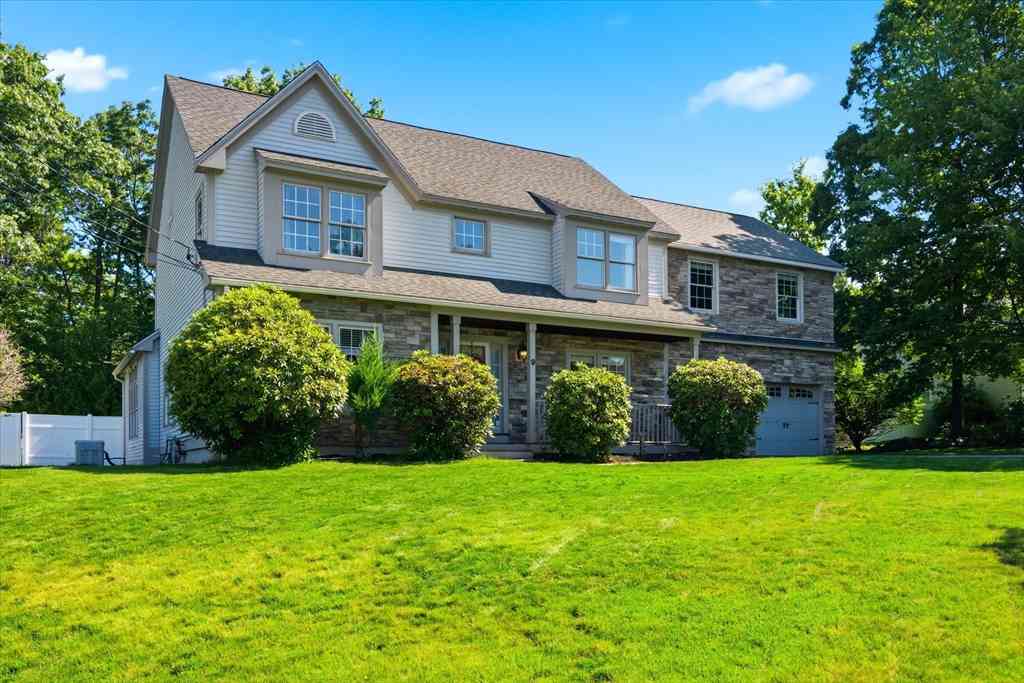 Homes For Sale - 9 Tennyson Dr<br/> Manchester, NH 03104